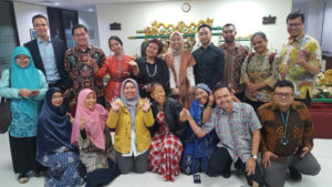 Foto: Gruppenfoto der MGG-Konferenz in Indonesien, Absolvent*innen verschiedener Jahrgänge der MGG Academy